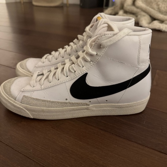 Nike Men’s Blazer Mid ‘77 Vintage High Top Sneakers - Picture 4 of 5
